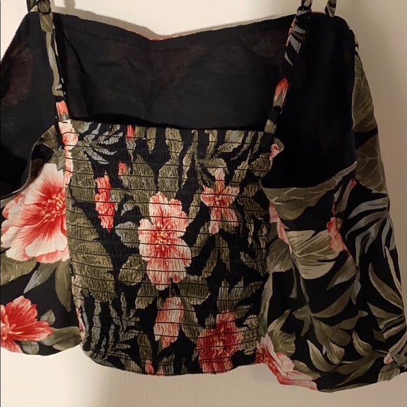 American Eagle Crop Top - Picture 3 of 3